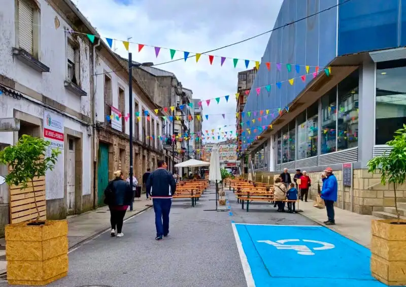 Preparativos para la Festa do Salmón en A Estrada
